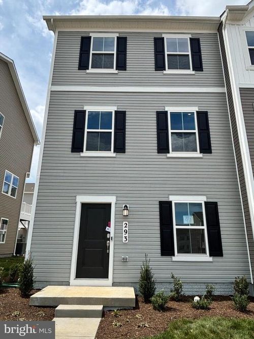 293 Mineral Springs Rd, RANSON, WV, 25438-4007 | Card Image