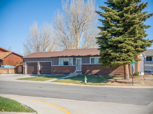 825 Sundance Dr, Green River, WY, 82935-5533 | Card Image