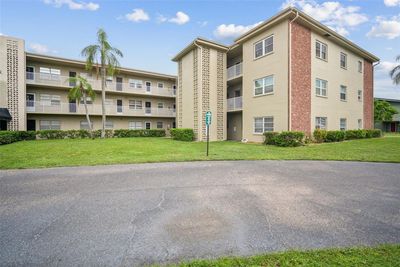 309 - 1000 49 Th Street N, Condo with 2 bedrooms, 1 bathrooms and null parking in Saint Petersburg FL | Image 2