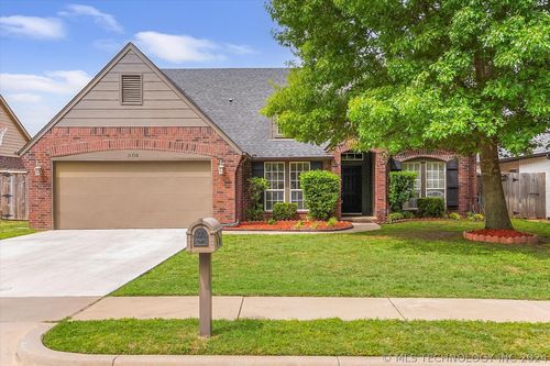 11710 S Umber Street, Jenks, OK, 74037 | Card Image