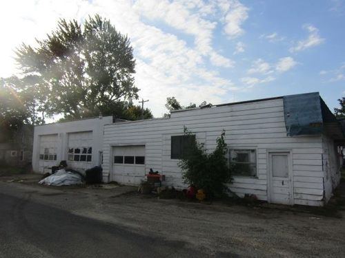 103 S Newton St, Middleton, MI, 48856-9788 | Card Image