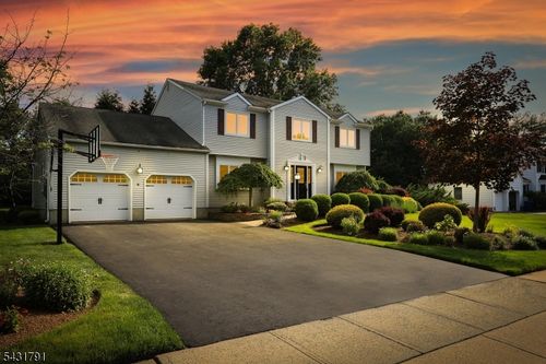 13 Daniel Dr, HILLSBOROUGH, NJ, 08844-3013 | Card Image