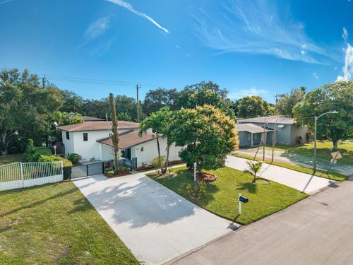 20335 Ne 13th Ct, Miami, FL, 33179-5129 | Card Image