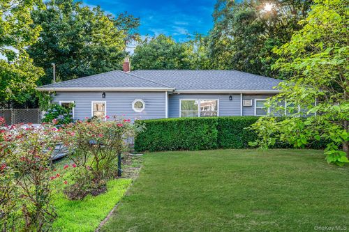 322 N Dunton Ave, East Patchogue, NY, 11772-5554 | Card Image