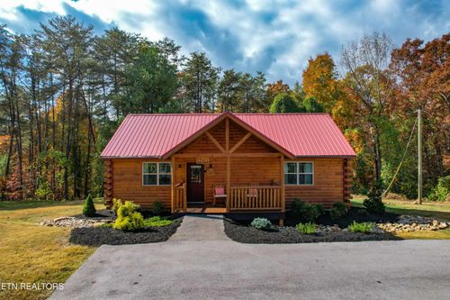 1136 Pinyon Cir, Pigeon Forge, TN, 37863-7179 | Card Image