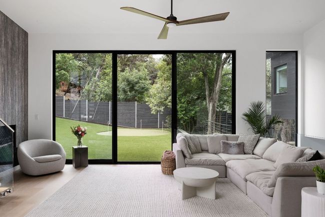View of sunroom | Image 12
