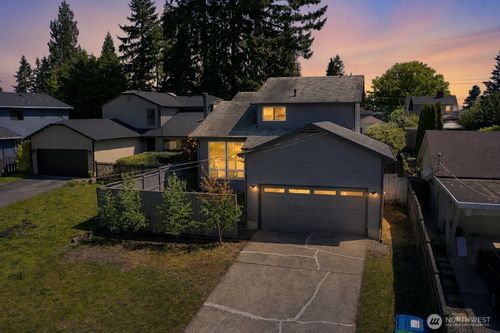 12228 Dayton Ave N, Seattle, WA, 98133-8142 | Card Image