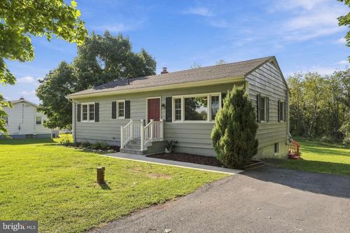 2016 Eagle School Rd, MARTINSBURG, WV, 25404-0618 | Card Image