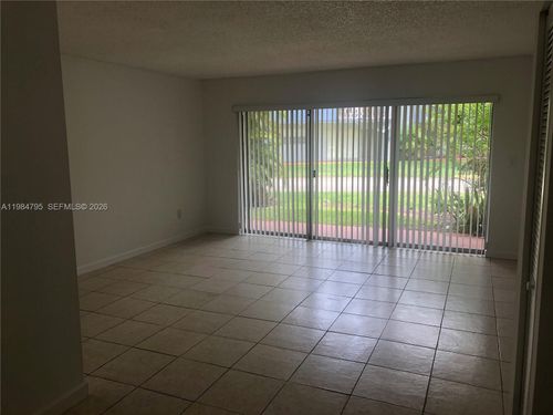 apt-c110-9355 Fontainebleau Blvd, Miami, FL, 33172-4615 | Card Image