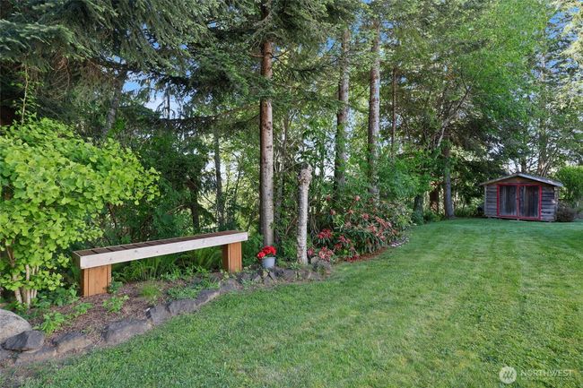 So much privacy in this beautiful yard. | Image 36