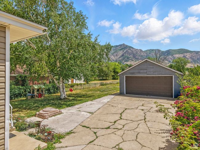 Detached garage with a mountain view | Image 32