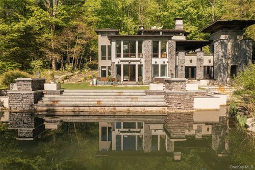 320 Long Hill Rd, East Fishkill, NY, 12533-6851 | Card Image