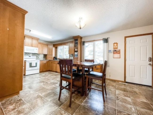 4432 56 Avenue, Home with 5 bedrooms, 2 bathrooms and 4 parking in Provost AB | Image 5