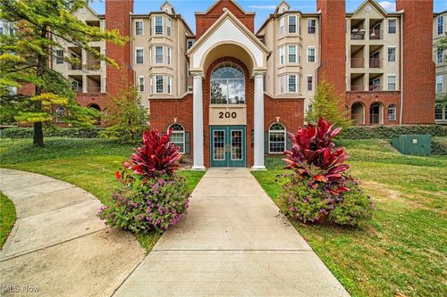 apt-102-200 Fox Hollow Dr, Mayfield Heights, OH, 44124-4198 | Card Image