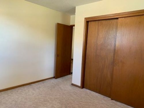 4713 Ontario St, Ames, IA, 50014-3042 | Card Image