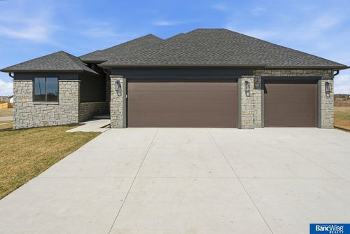 4300 Sundrop Ct, Lincoln, NE, 68516-3041 | Card Image