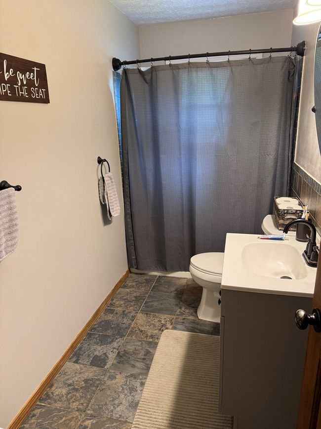 2415 Edgewood Dr, Home with 4 bedrooms, 2 bathrooms and 1 parking in Portsmouth OH | Image 9