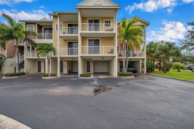 3257 Mangrove Point Drive, Townhouse with 3 bedrooms, 3 bathrooms and null parking in Ruskin FL | Image 1