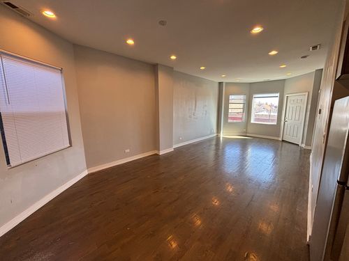 3f-2750 W Cermak Rd, CHICAGO, IL, 60608-3528 | Card Image