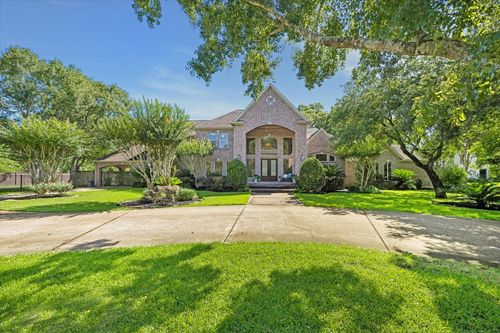 109 Sunset Dr, Friendswood, TX, 77546-4423 | Card Image