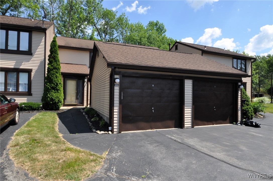 Charlesgate Cir, East Amherst, NY 14051