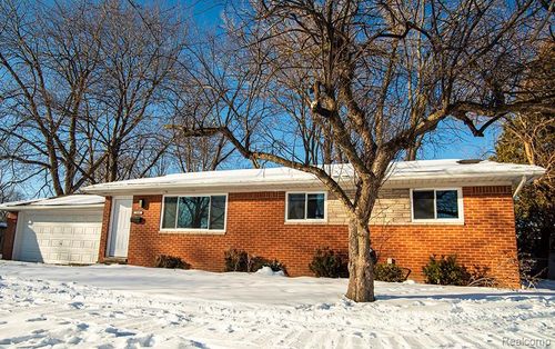 20401 Luna St, Clinton Twp, MI, 48035-2649 | Card Image