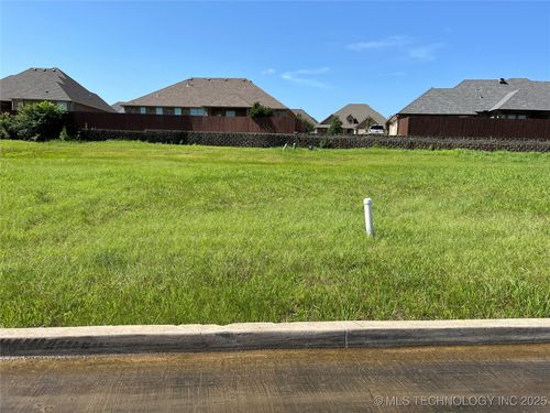 1321 Magnolia Dr, Ada, OK, 74820-8918 | Card Image