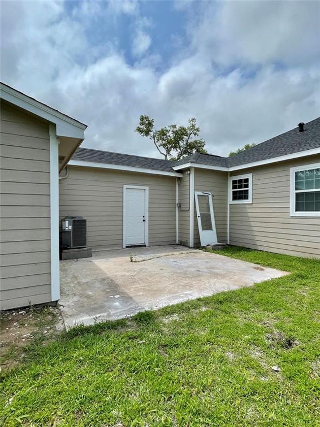 527 W 4 Th St, House other with 5 bedrooms, 3 bathrooms and null parking in Freeport TX | Image 35