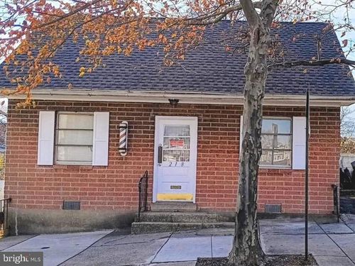218 E Airy St, NORRISTOWN, PA, 19401-5038 | Card Image