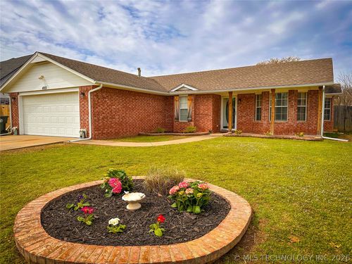 4005 Chaucer St, Muskogee, OK, 74403-8527 | Card Image