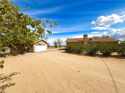 1525 Dakota Ln, Landers, CA, 92285-1800 | Card Image