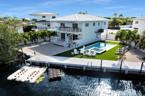 107 Azalea St, Tavernier, FL, 33070-2201 | Card Image