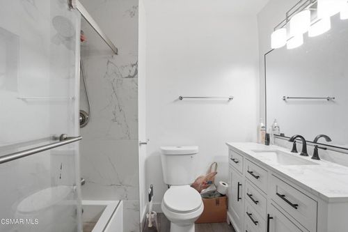 13676 Shablow Ave, Sylmar, CA, 91342-2651 | Card Image