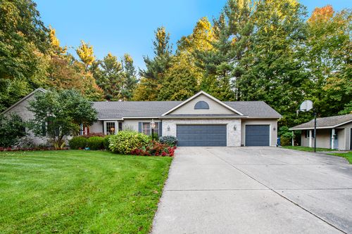 4510 James Dr Sw, Grandville, MI, 49418-9622 | Card Image