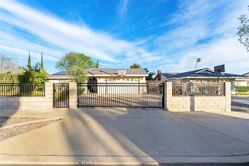 9087 Rosecrest Ln, Fontana, CA, 92335-5135 | Card Image