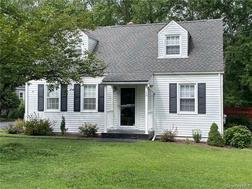 17 Kinderhook Dr, Poughkeepsie, NY, 12603-5327 | Card Image