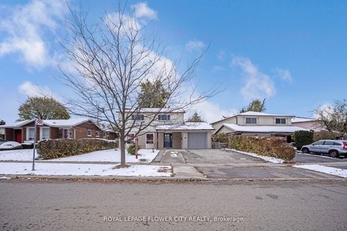 60 Lexington Ave, Etobicoke, ON, M9V2G8 | Card Image
