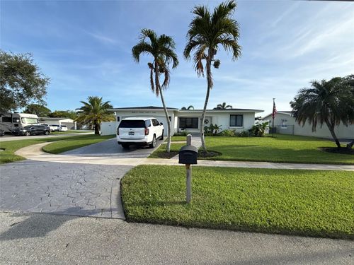 9431 Nw 18th St, Pembroke Pines, FL, 33024-3105 | Card Image