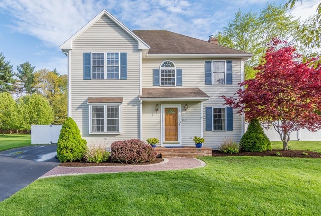 Edgewater Dr, Pembroke, MA 02359