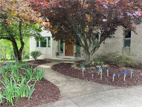 337 Saratoga Dr, Uniontown, PA, 15401-5645 | Card Image
