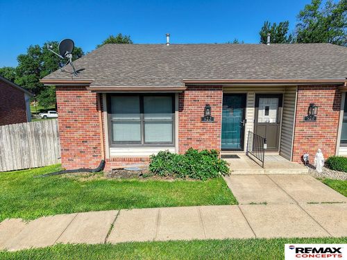 922 Carriage Way, Lincoln, NE, 68510-4421 | Card Image