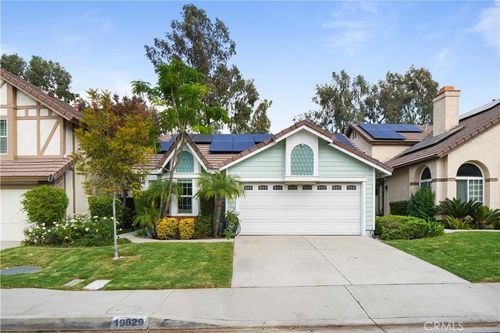 19829 Terri Dr, Canyon Country, CA, 91351-4817 | Card Image