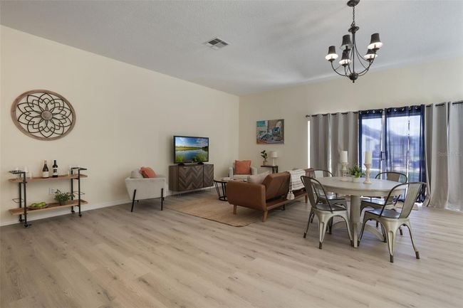 Family room/Dining | Image 8