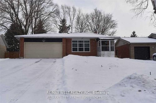 323 Centre St, Shelburne, ON, L9V2Y6 | Card Image