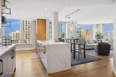 1902 - 25 E Superior Street, Condo with 2 bedrooms, 2 bathrooms and 1 parking in Chicago IL | Image 3