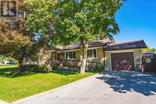 1 Norwich Place, Toronto (Thistletown-Beaumonde Heights), ON, M9V2Y9 | Card Image
