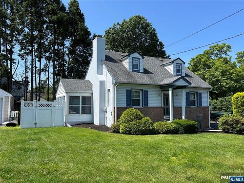 272 Warburton Ave, Hawthorne, NJ, 07506-1218 | Card Image