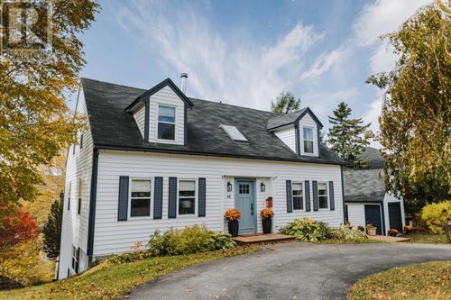 18 Hamilton Pl, Corner Brook, NL, A2H7C2 | Card Image