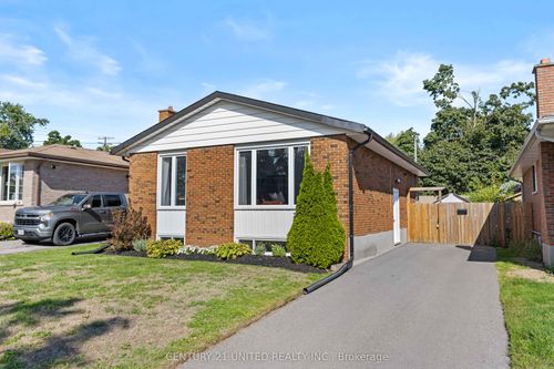 392 Wellington St, Peterborough, ON, K9H5C2 | Card Image