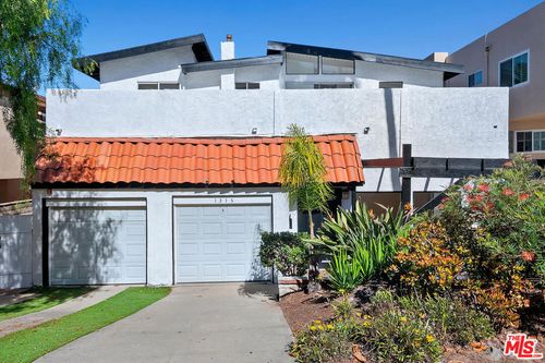1315 17th St, Manhattan Beach, CA, 90266-4001 | Card Image